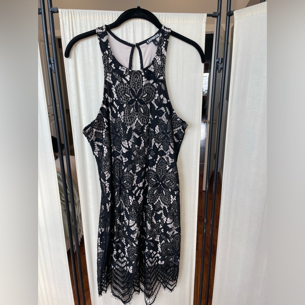 Express lace fitted dress. Perfect for weddings!